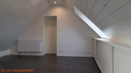 La pièce vue du fond