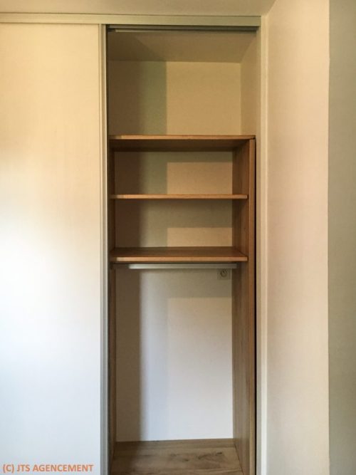 MELAMINE ET CHATAIGNIER penderie en châtaigner