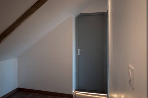 dégagement et porte salle de bain