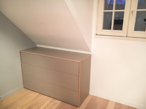 commode en mélaminé gris argile chants châtaignier