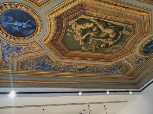 superbe plafond peint chez Kenzo Paris