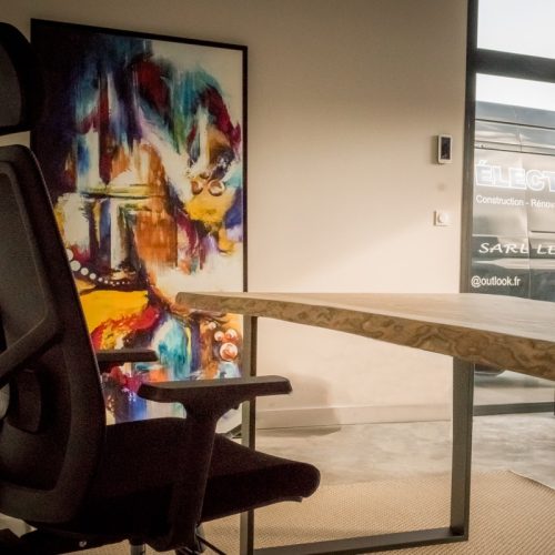 bureau bois métal et tableau