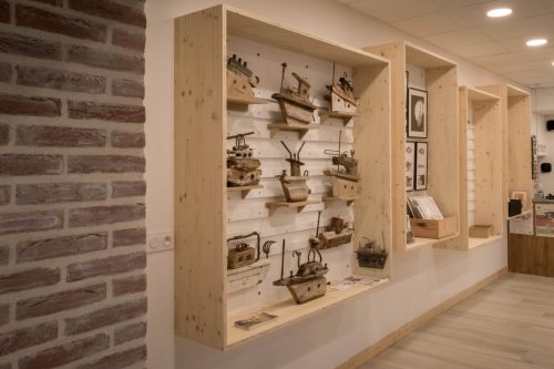 MOBILIER D'EXPOSITION mobilier d'exposition en épicéa